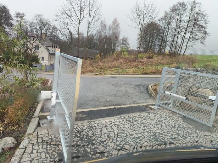 Moderní posuvná vjezdová brána na míru