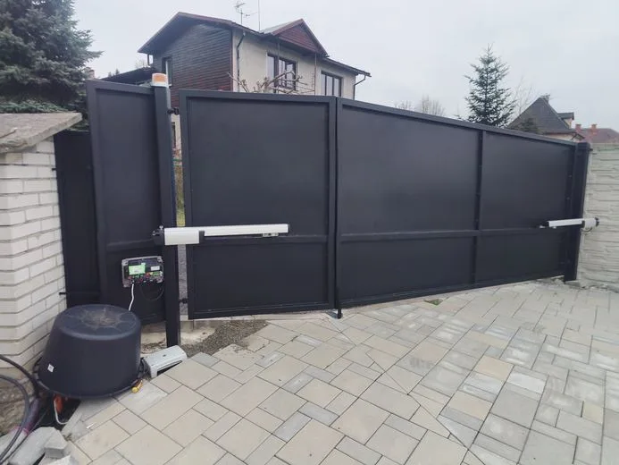 Detail vrat a brány v moderním provedení